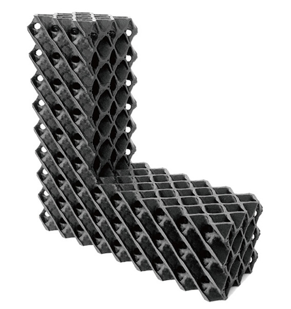 図1 短繊維CFRPラティス構造の積層造形の例
（150×150×50mm）
